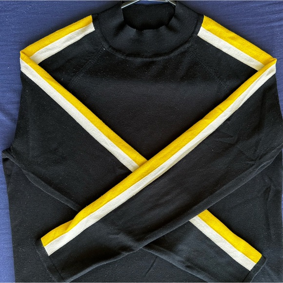 Black sweatshirt - Picture 2 of 5